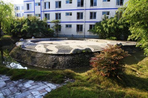 樂山外國(guó)語(yǔ)學(xué)校校園風(fēng)采