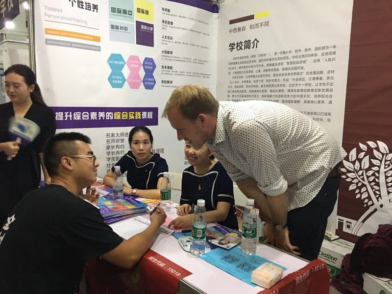 川科外國語學(xué)校，火熱報(bào)名咨詢中