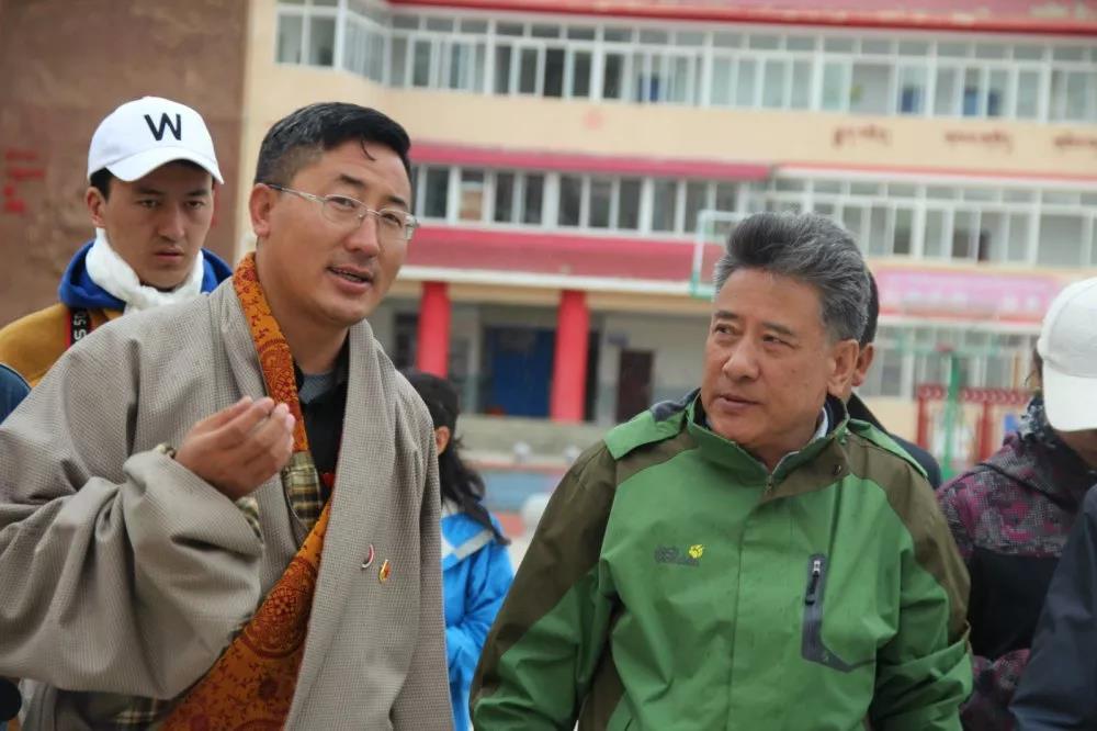 厲害了，央視媒體走進若爾蓋藏文中學(xué)