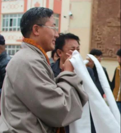 厲害了，央視媒體走進若爾蓋藏文中學(xué)