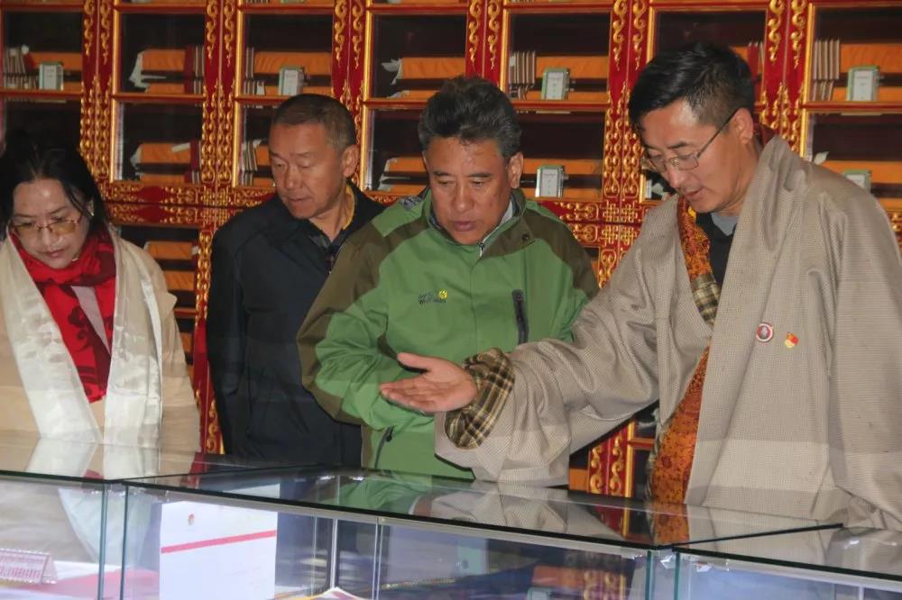 厲害了，央視媒體走進若爾蓋藏文中學(xué)