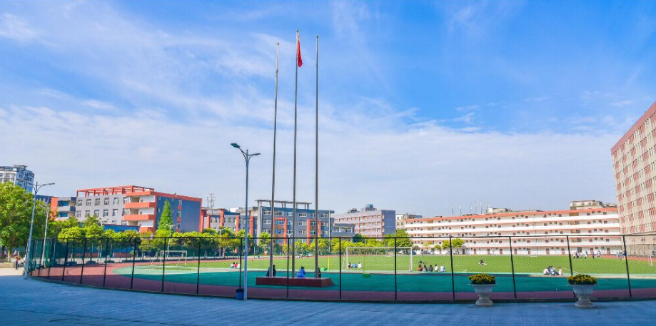 川科外國(guó)語(yǔ)學(xué)校生活老師配置情況以及中學(xué)的伙食費(fèi)標(biāo)準(zhǔn)？