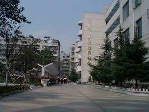成都市第十七中學(xué)2018年中考分?jǐn)?shù)線是多少？