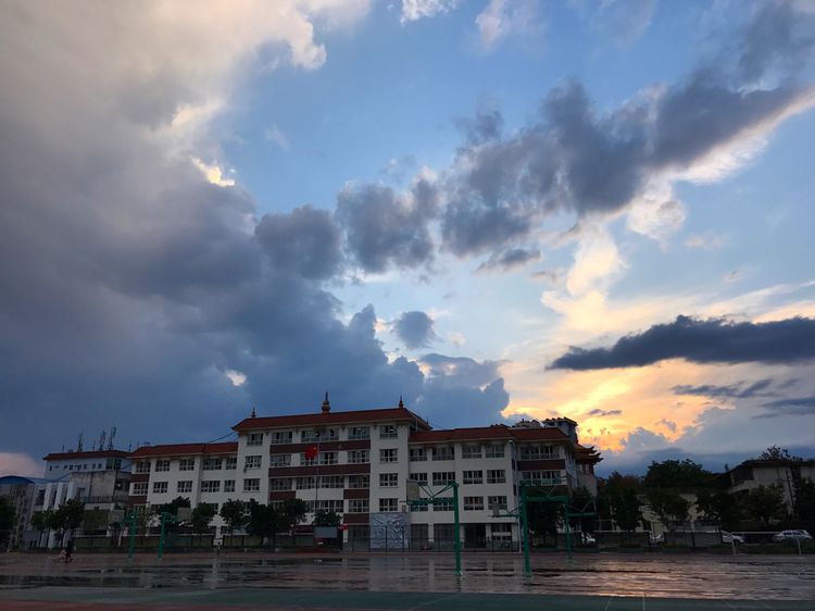 涼山州民族中學(xué)教學(xué)好不好？
