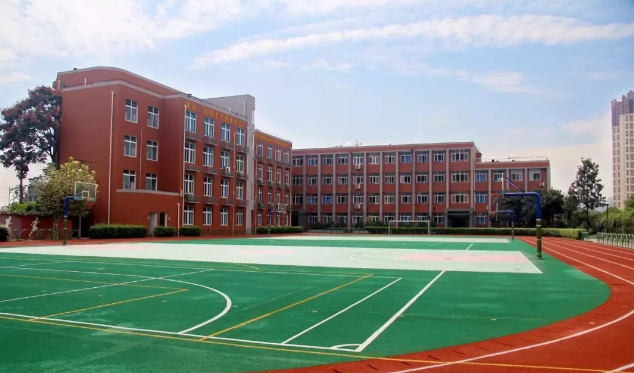 四川師范大學(xué)附屬中學(xué)外國(guó)語(yǔ)學(xué)校地理位置在哪里？