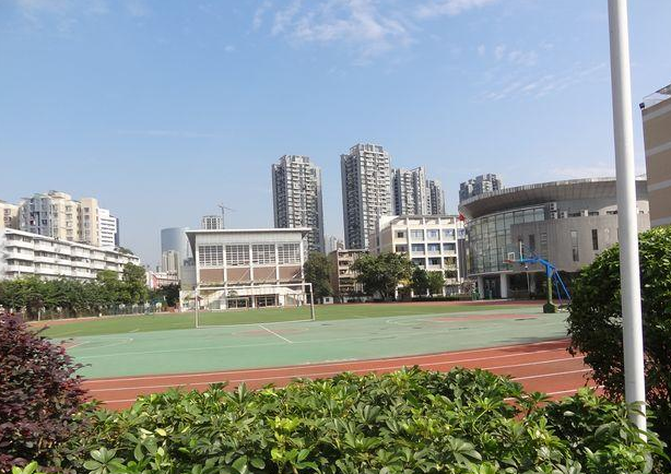 四川大學(xué)附屬中學(xué)地理位置和咨詢電話是？