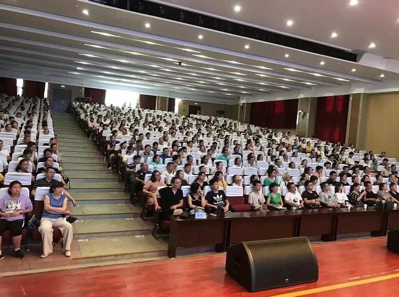 攀枝花市成都外國語學(xué)校2019級新生家長會