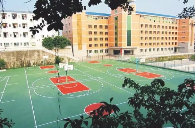 渠縣中學(xué)地理位置在哪兒？
