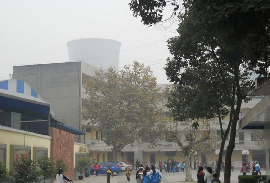 華西中學(xué)位置在哪兒？在成華區(qū)嗎？