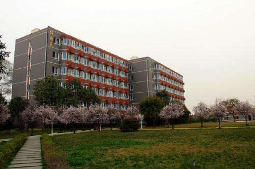 四川師范大學(xué)實(shí)驗(yàn)外國(guó)語(yǔ)學(xué)校地址在哪里？