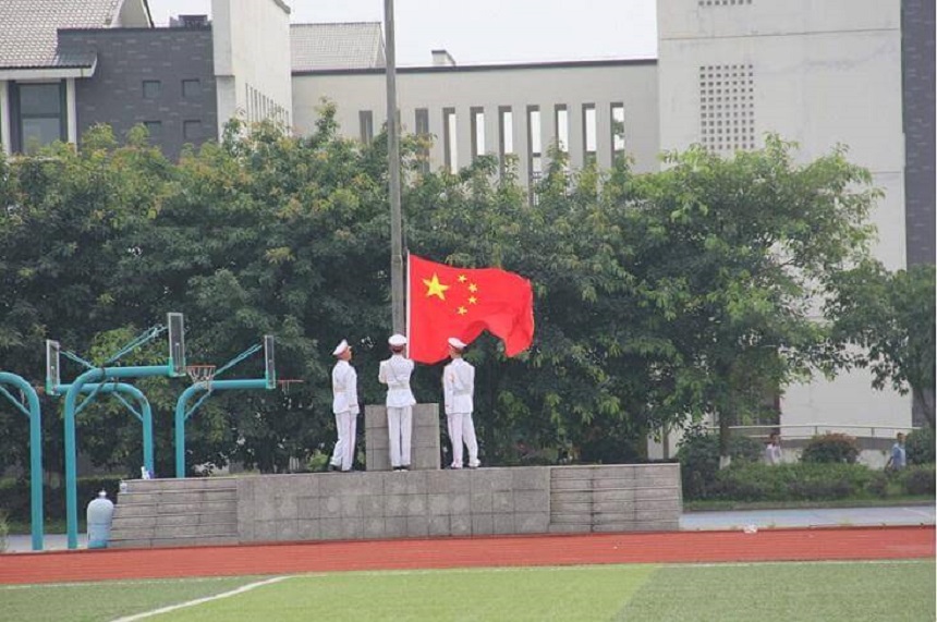 石室白馬中學(xué)近幾年的中考錄取分?jǐn)?shù)線(xiàn)是多少？