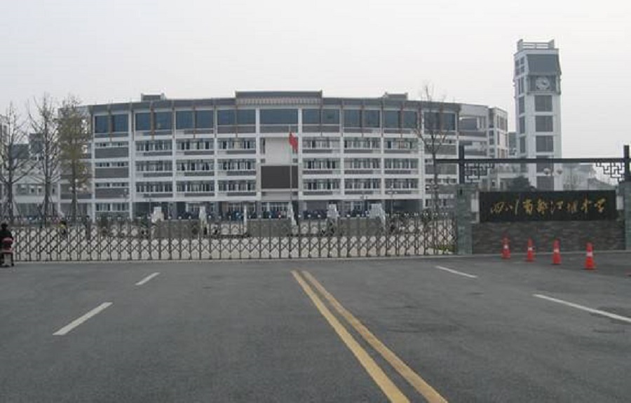 都江堰中學(xué)是公辦還是民辦？