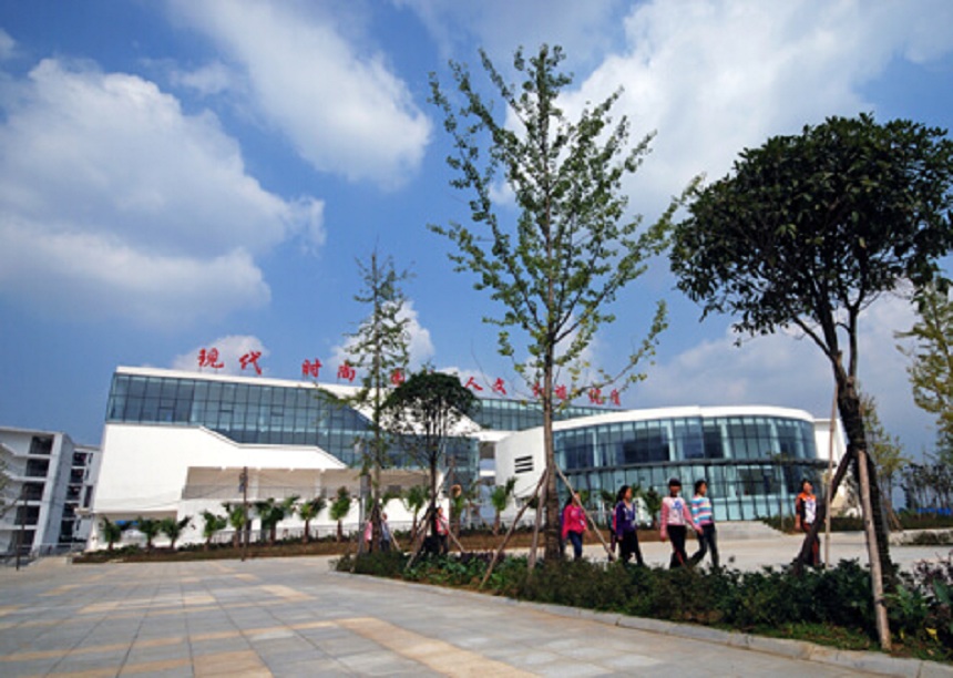 成都經(jīng)濟技術(shù)開發(fā)區(qū)實驗中學校園環(huán)境好不好？