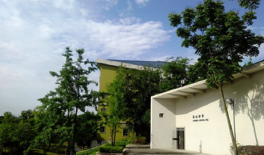成都實(shí)驗(yàn)外國語學(xué)校（西區(qū)）是公辦還是民辦？