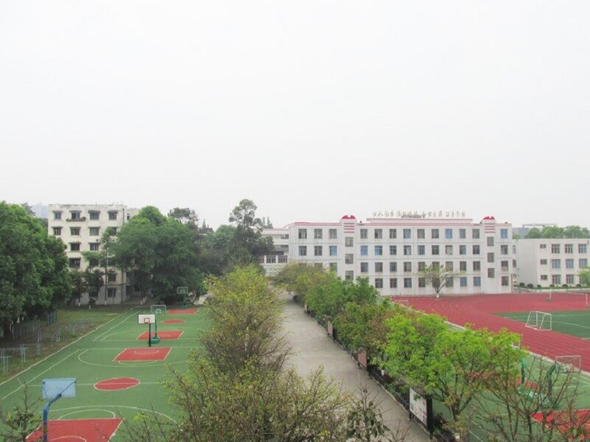 青白江中學(xué)環(huán)境好不好？