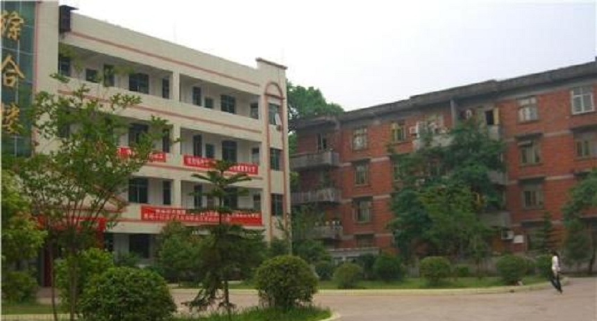 丹山中學(xué)在哪？