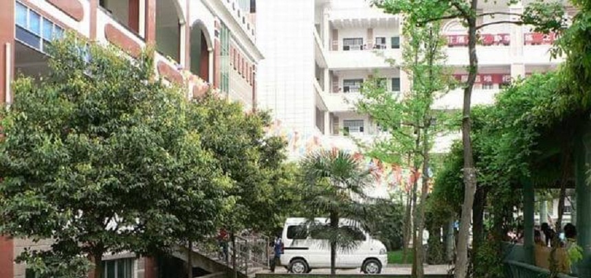 伍隍中學校園環(huán)境好嗎？