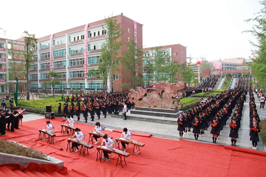 綿陽中學(xué)實驗學(xué)校聯(lián)系電話是多少？