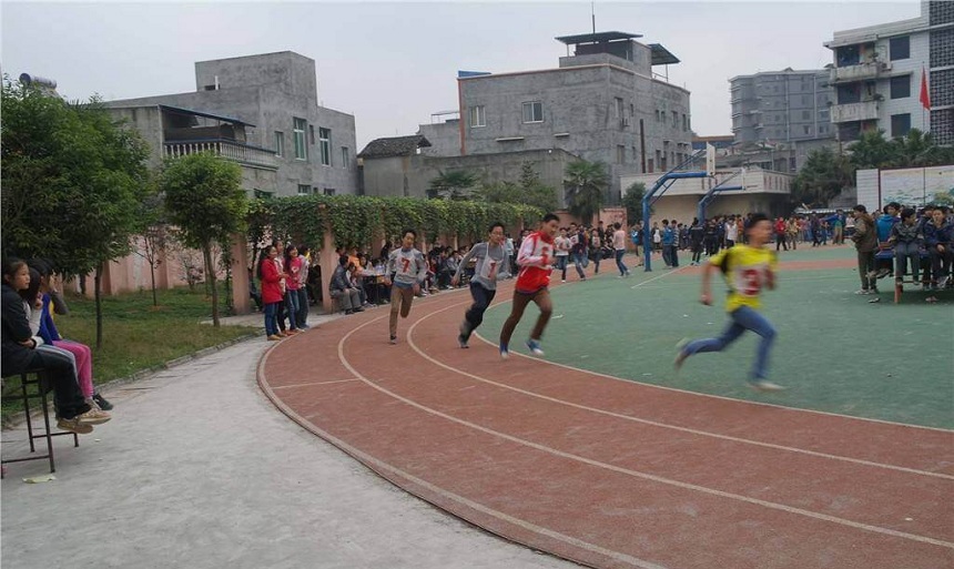 清水中學(xué)是公辦高中嗎？