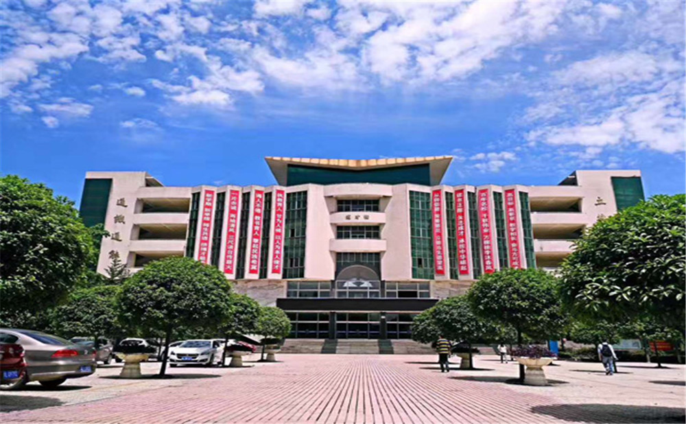 五通橋中學(xué)校園環(huán)境怎么樣？