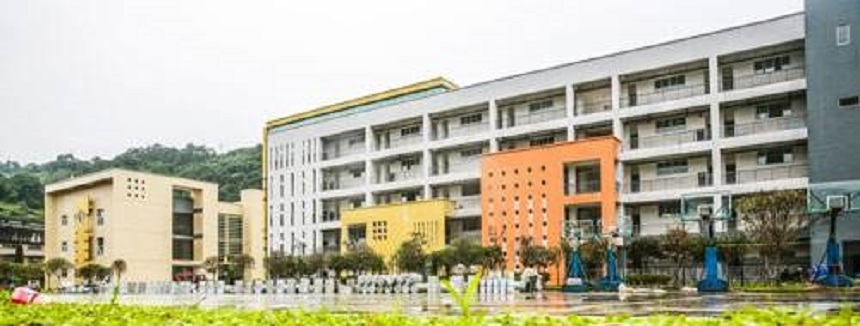 雅安二中寢室、校園環(huán)境怎么樣？