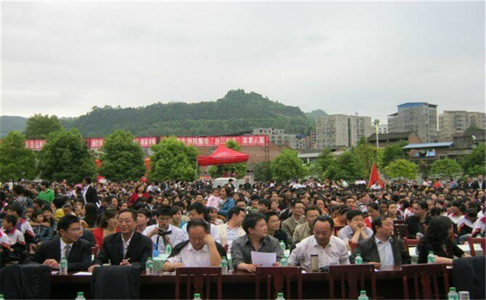 平昌縣駟馬中學(xué)學(xué)校詳細地址在哪里？