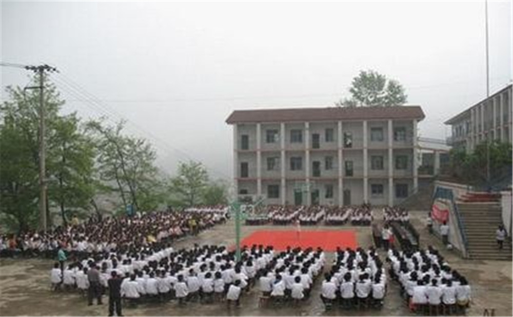 萬源市第二中學環(huán)境怎么樣、好嘛？
