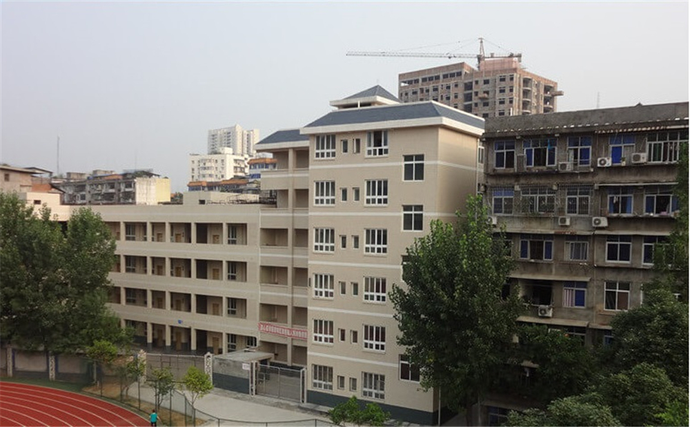 巴中中學(xué)2020年學(xué)校學(xué)費(fèi)多少錢(qián)一年？