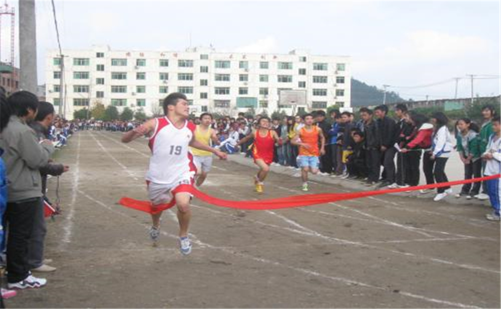 花叢中學(xué)學(xué)校詳細(xì)地址在什么地方？