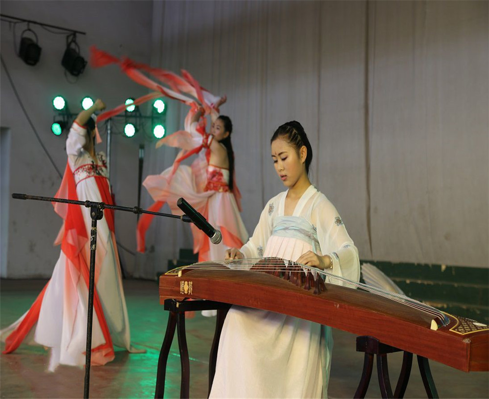 渠縣中學(xué)學(xué)校的環(huán)境怎么樣？