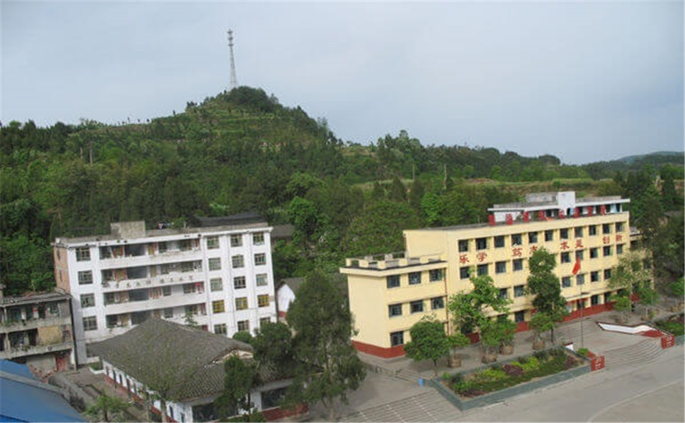 巴州區(qū)茶壩中學學校環(huán)境怎么樣？