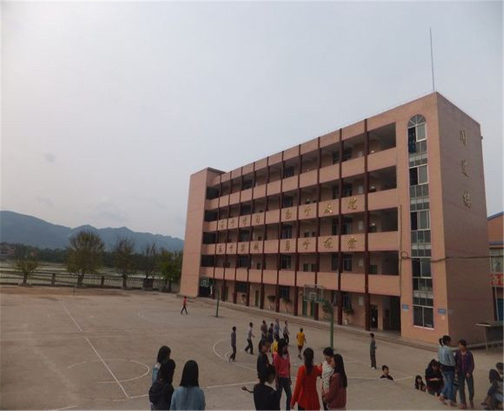開江縣任市中學(xué)的詳細地址在什么地方？
