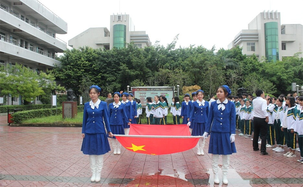 威遠中學(xué)校環(huán)境怎么樣？