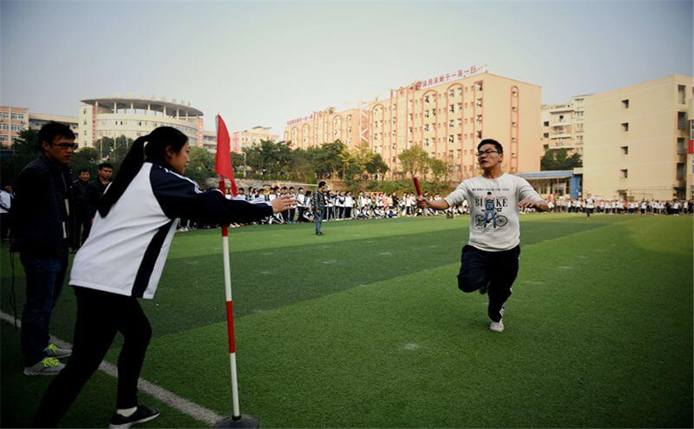 高坪中學(xué)學(xué)校詳細地址在什么地方？