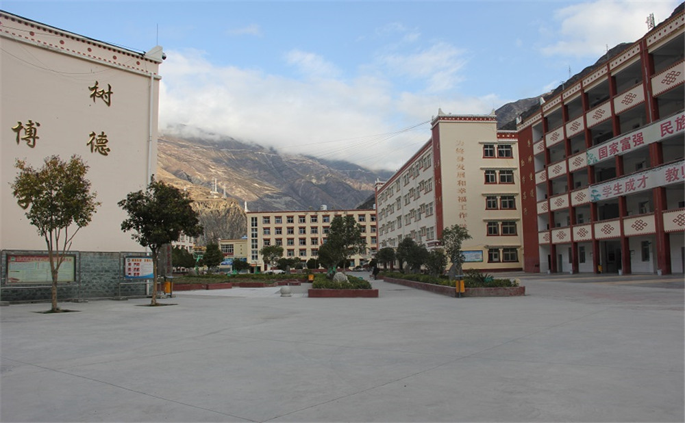 小金中學的詳細地址在什么地方？