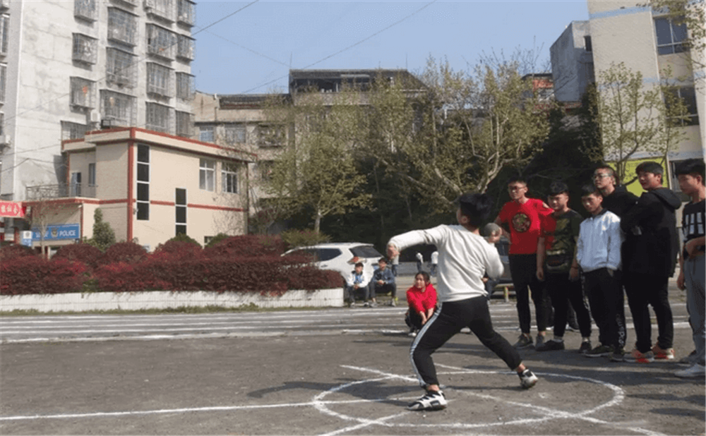 定水中學(xué)學(xué)校環(huán)境怎么樣？