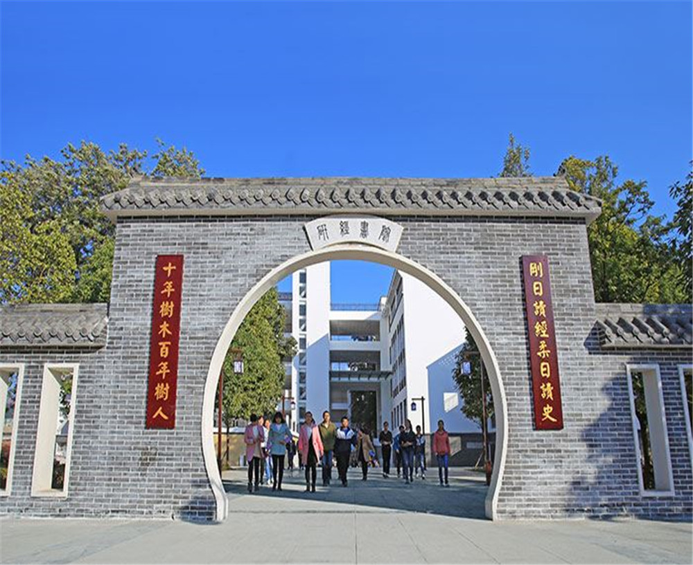 西昌市第二中學(xué)2020年的收費(fèi)標(biāo)準(zhǔn)是多少？