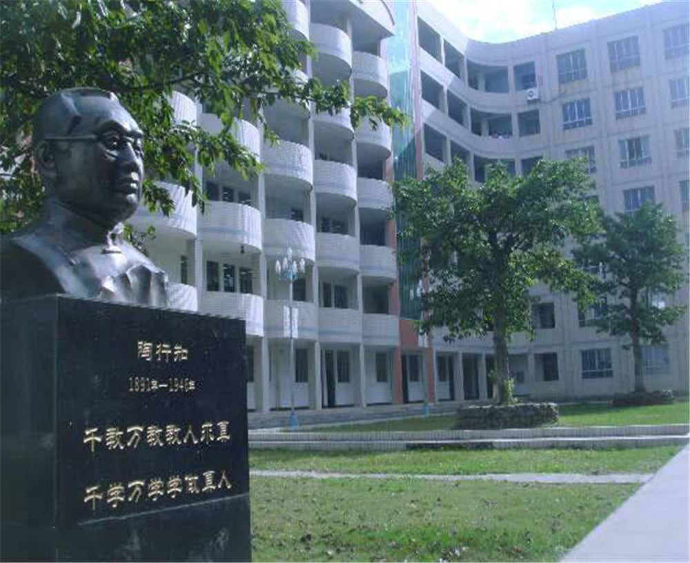 西昌市第六中學(xué)學(xué)校招辦電話是多少？