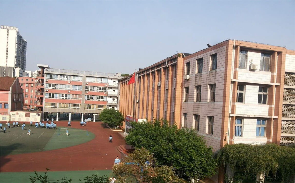 通錦中學(xué)的學(xué)費(fèi)是多少？