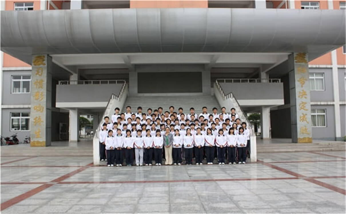 濛陽中學(xué)每年的學(xué)費(fèi)是多少錢？