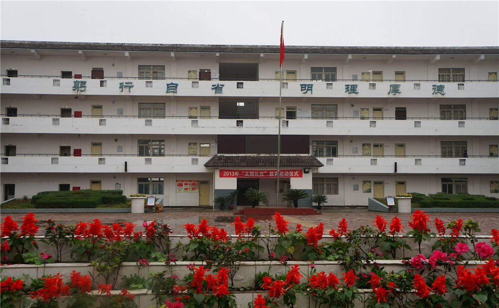 高板中學(xué)高中部的錄取分?jǐn)?shù)是多少？