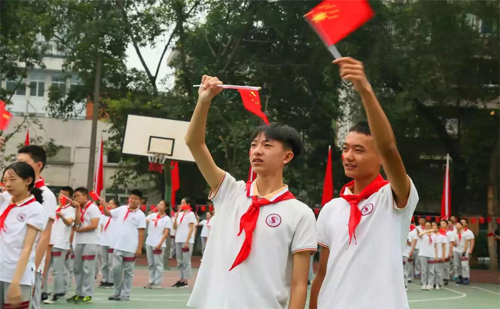 成都市石室聯(lián)中蜀華分校每年學(xué)費是多少？