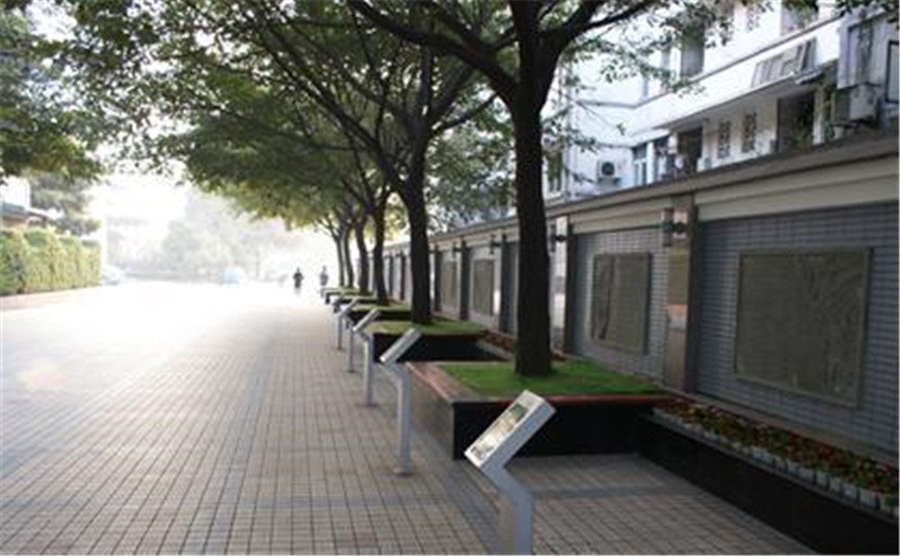 成都市田家炳中學(xué)外招生一年的學(xué)費(fèi)是多少？