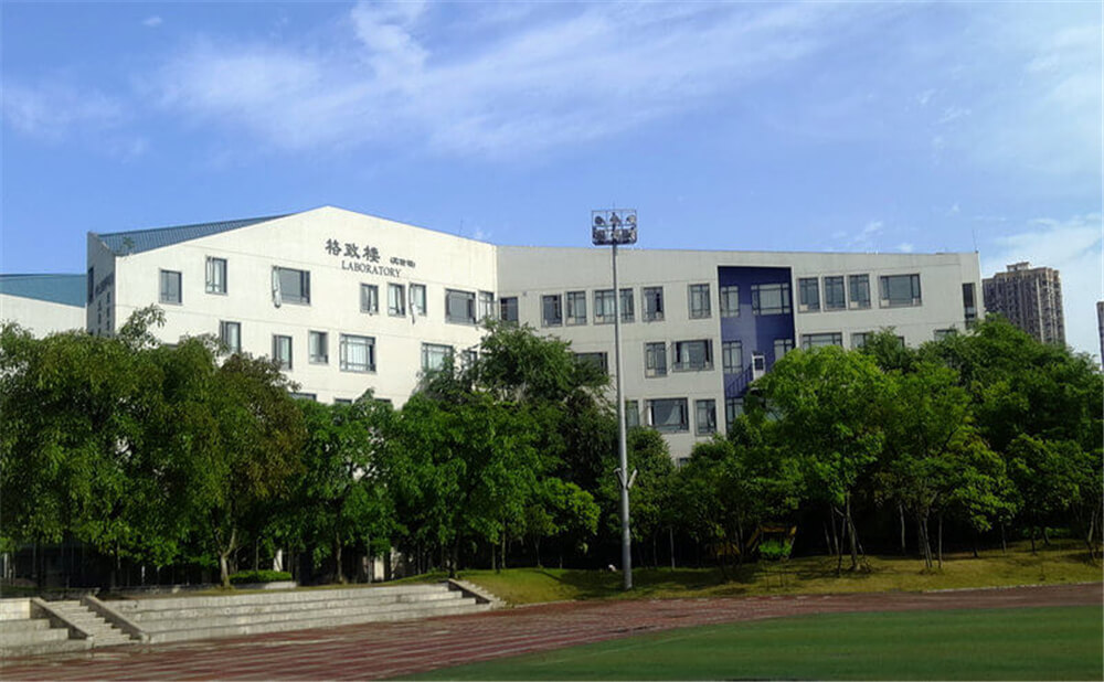 成都實驗外國語學校（西區(qū)）外招生一年的學費是多少錢？