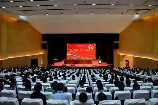 成都實驗外國語學校的環(huán)境怎么樣？