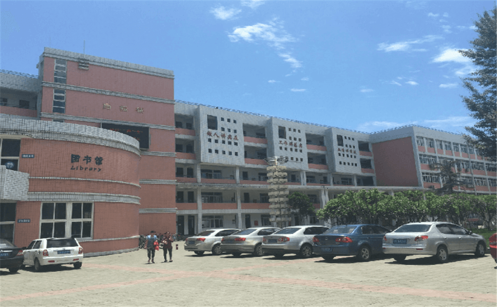 成都市籍田中學的去年錄取分數(shù)線是多少分？