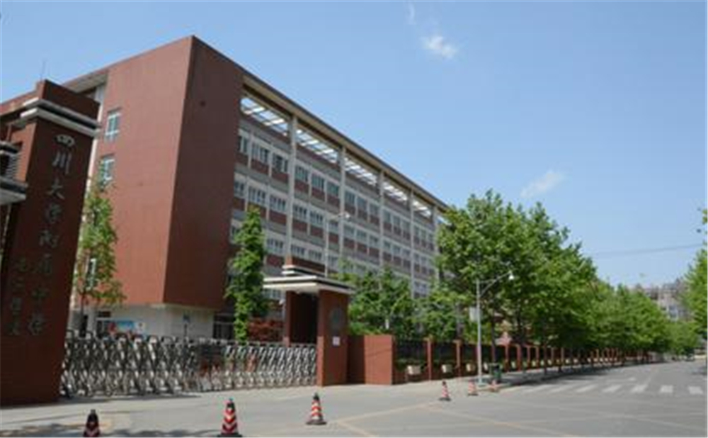 成都大學(xué)附屬中學(xué)的升學(xué)率是多少？