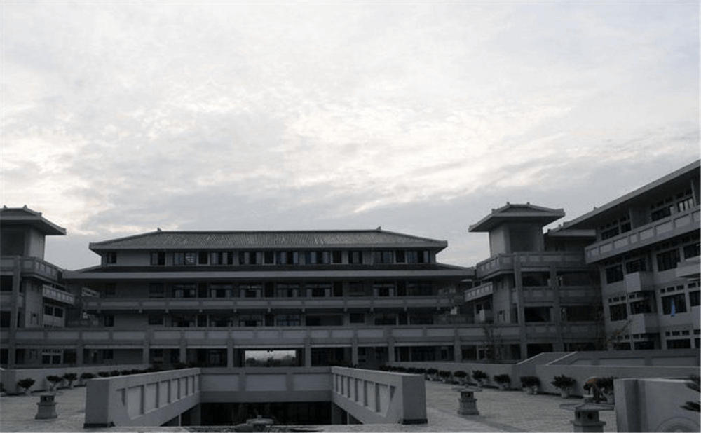 成都石室中學北湖校區(qū)的學費是多少錢？