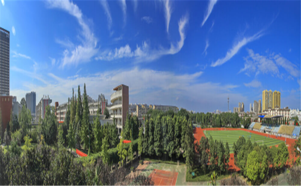 成都市龍泉中學的高中住宿怎么樣？