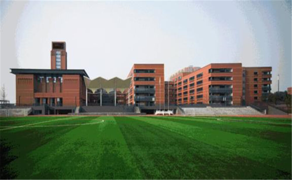 成都實(shí)外新都五龍山學(xué)校的學(xué)費(fèi)是多少錢(qián)？
